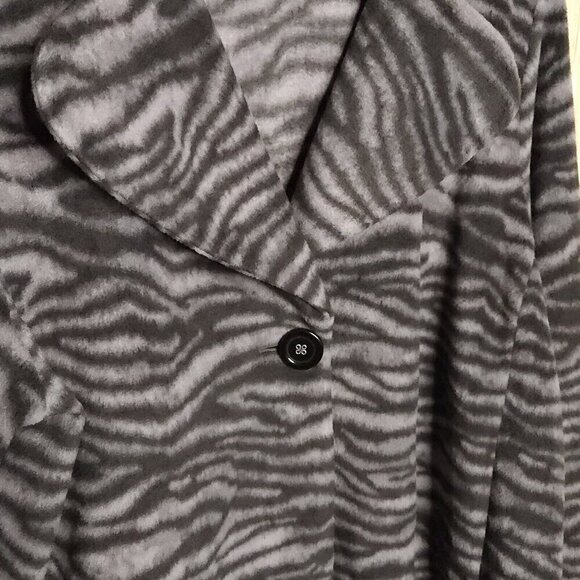 Susan Graver Womens Plus Grey Animal Print Fleece Jacket 2X - Picture 3 of 6